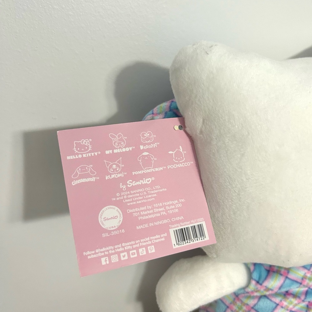 2024 Sanrio Hello Kitty plush & pins mini bundle - Picture 6 of 8